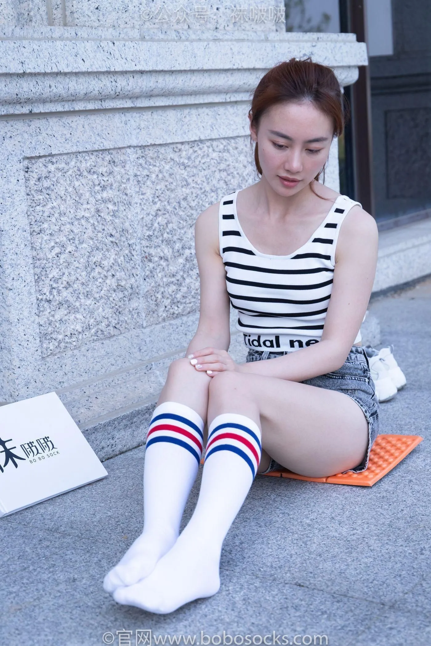 [BoBoSocks袜啵啵]NO.006 小米-运动鞋、白色小腿袜、裸足 [130P]插图1